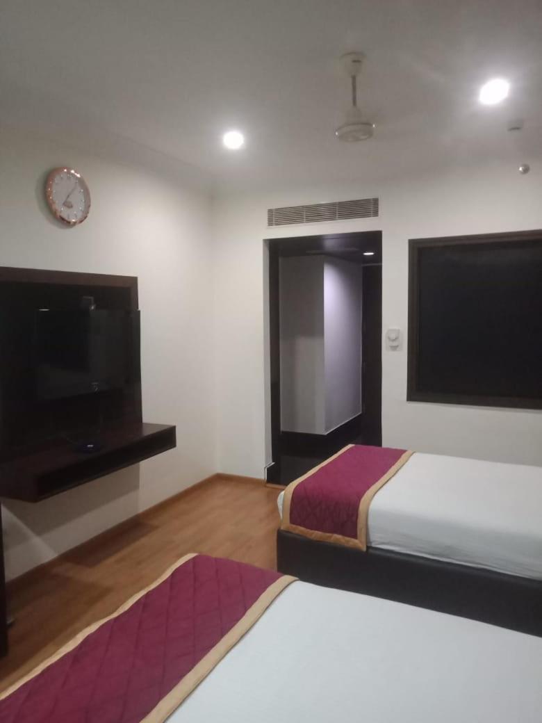 Dunkin Grand Banjara Hills- Live Kitchen-free Lavish Buffet Breakfast Hotel Hyderabad