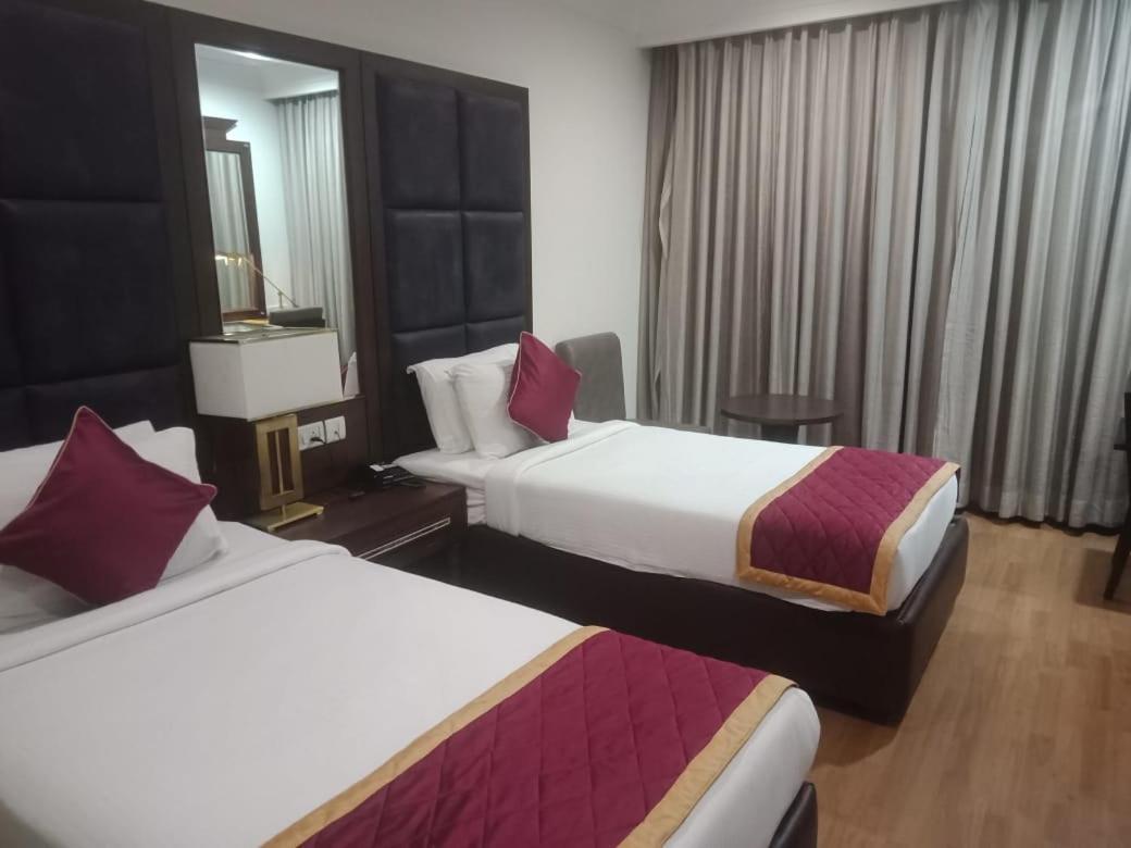 Dunkin Grand Banjara Hills- Live Kitchen-free Lavish Buffet Breakfast